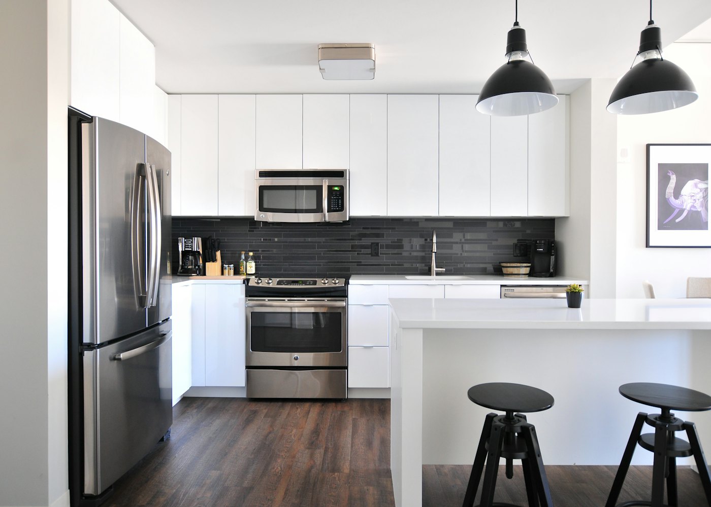 Cozy Paw House — Kitchen & feeding area